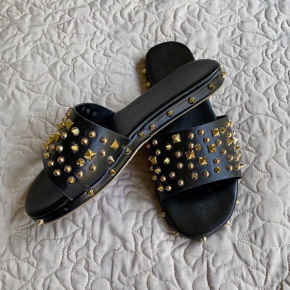 Black Studded Trendy Sandals - Picture 3 of 6
